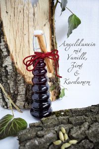 Angelikawein mit Vanille, Zimt und Kardamom
